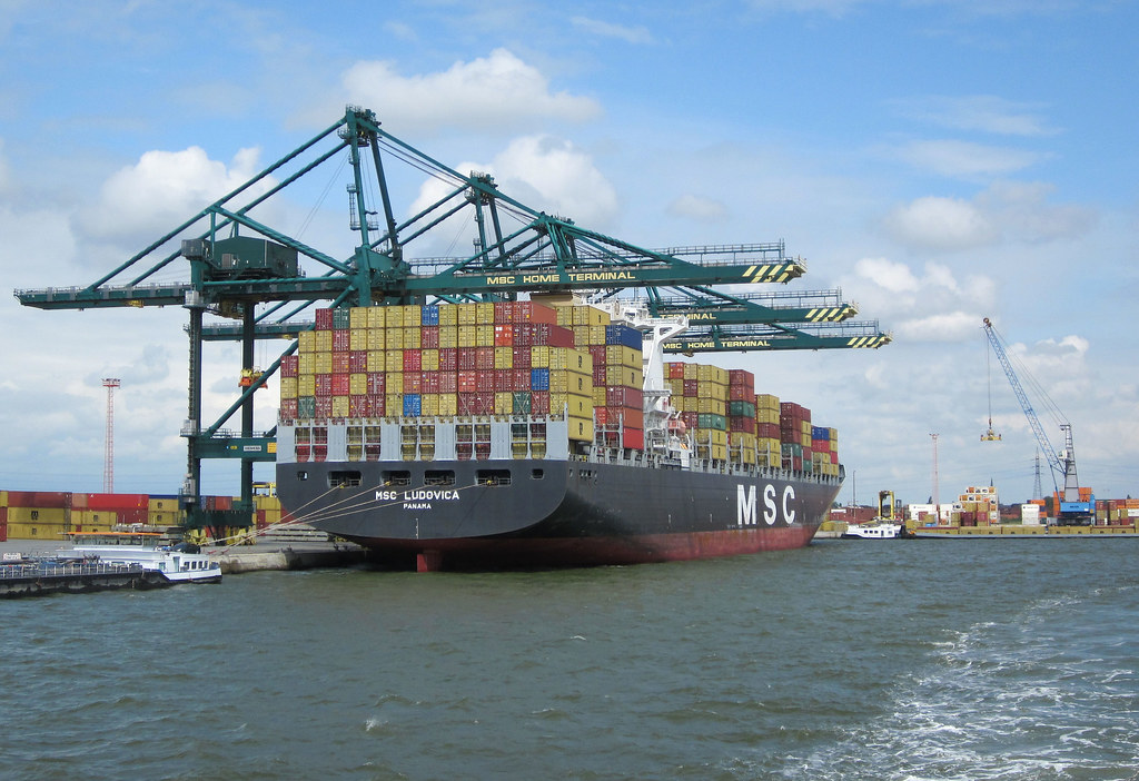 Containerkade in de haven van Antwerpen